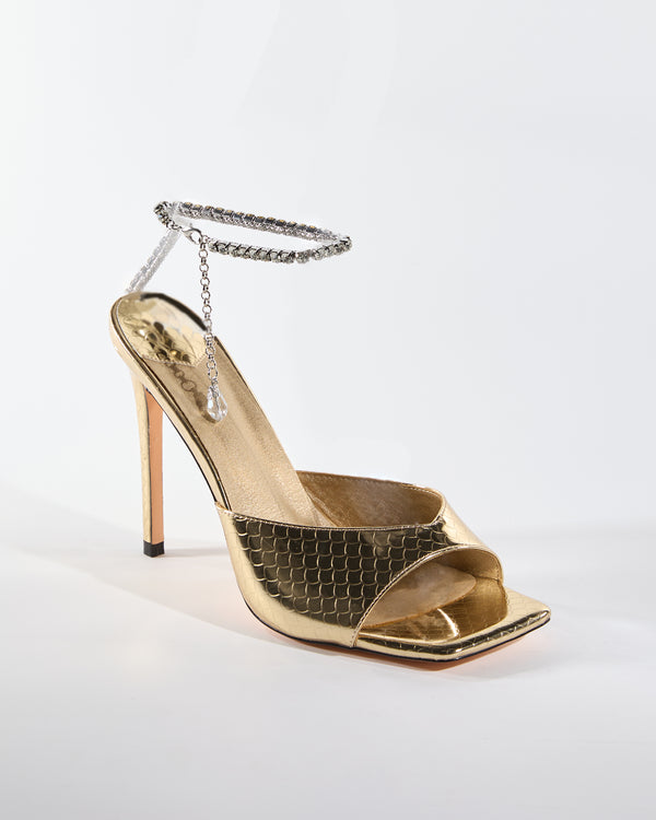 Bryn Fish Scales Diamond Strap Sandals In Gold
