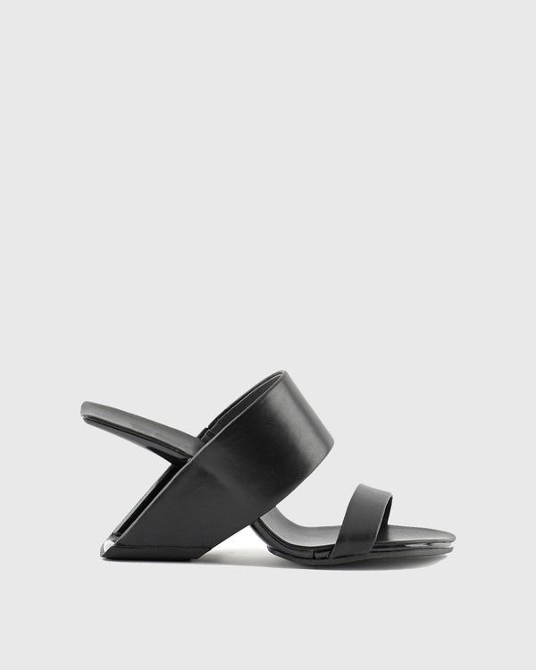 Fabia Wedge Sandals In Black