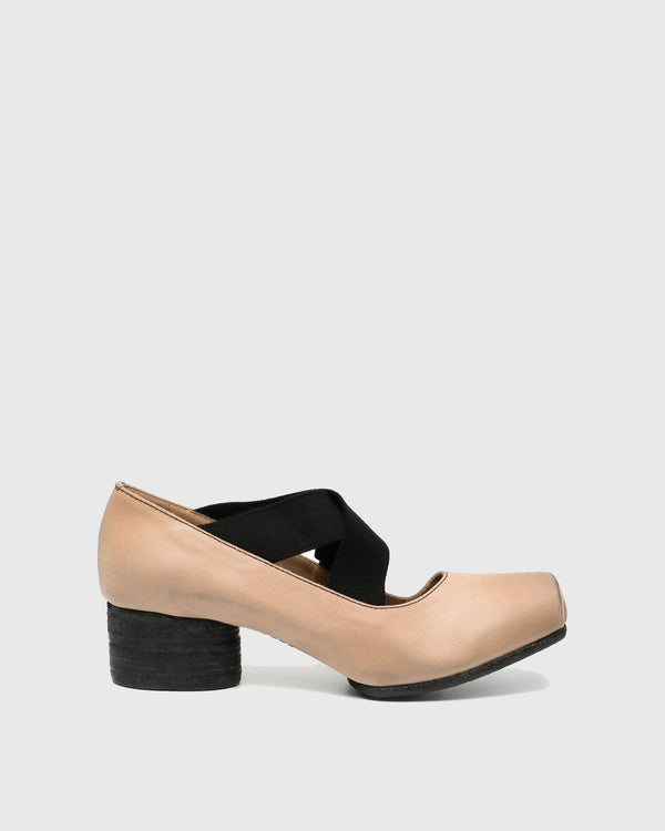 Ileana Balletcore Leather Pumps In Apricot