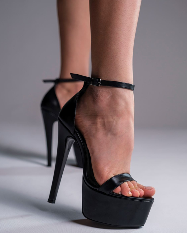 Imma Pu Strap Platform Sandals In Black