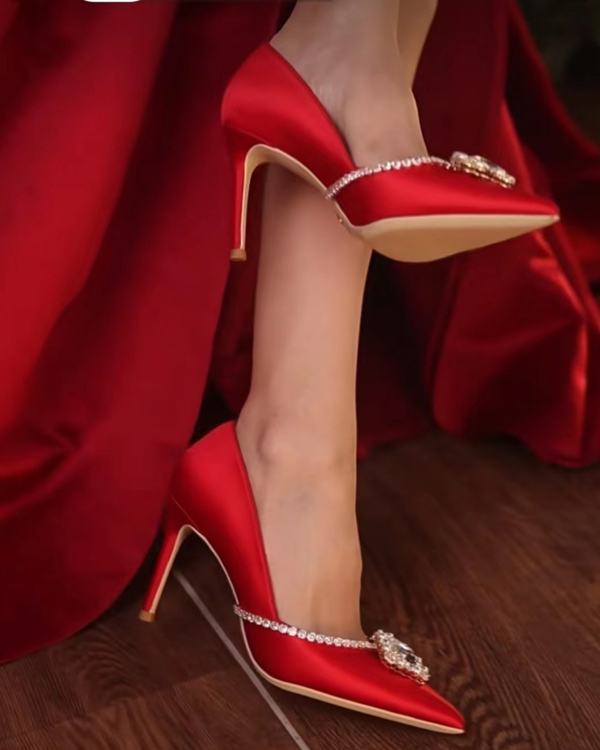 Vaike Rhinestone Stain Pumps In Red